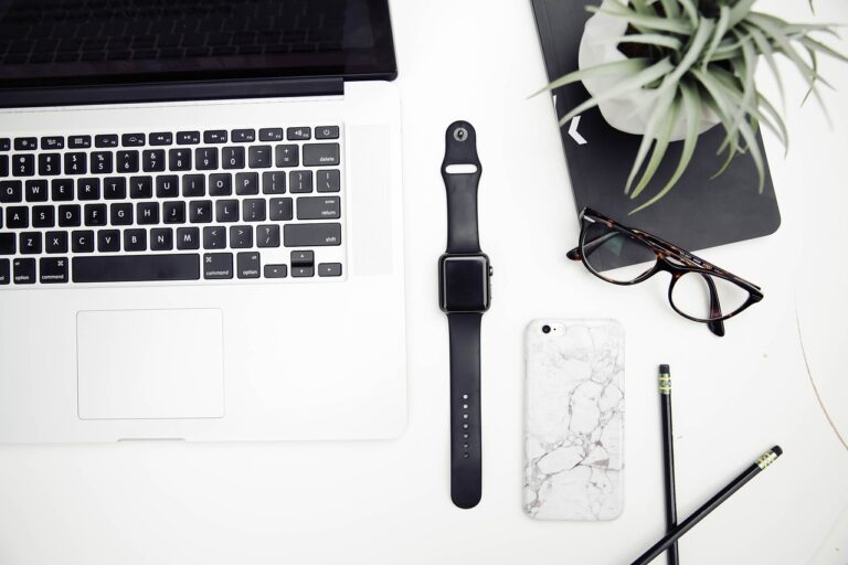 10 High-Tech Gadgets That Will Make Your Life Easier 📱✨